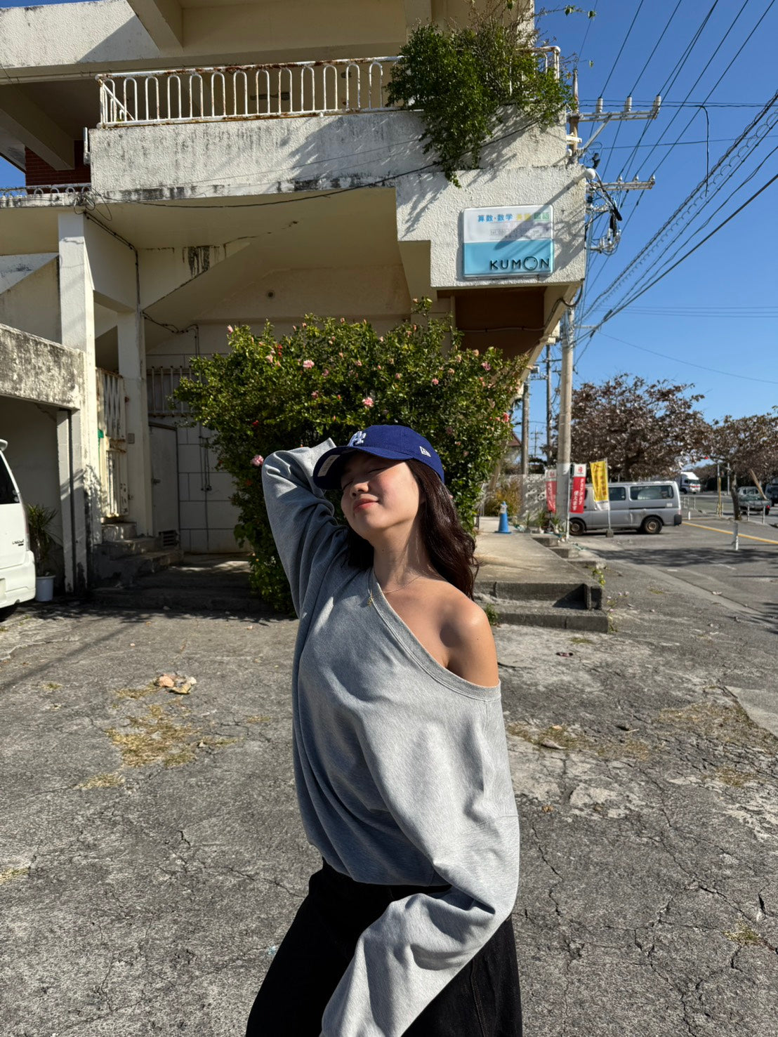 𝐂𝐨𝐳𝐲!⭐️美式慵懶寬鬆斜肩大學踢🩶🖤🪄
