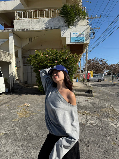 𝐂𝐨𝐳𝐲!⭐️美式慵懶寬鬆斜肩大學踢🩶🖤🪄
