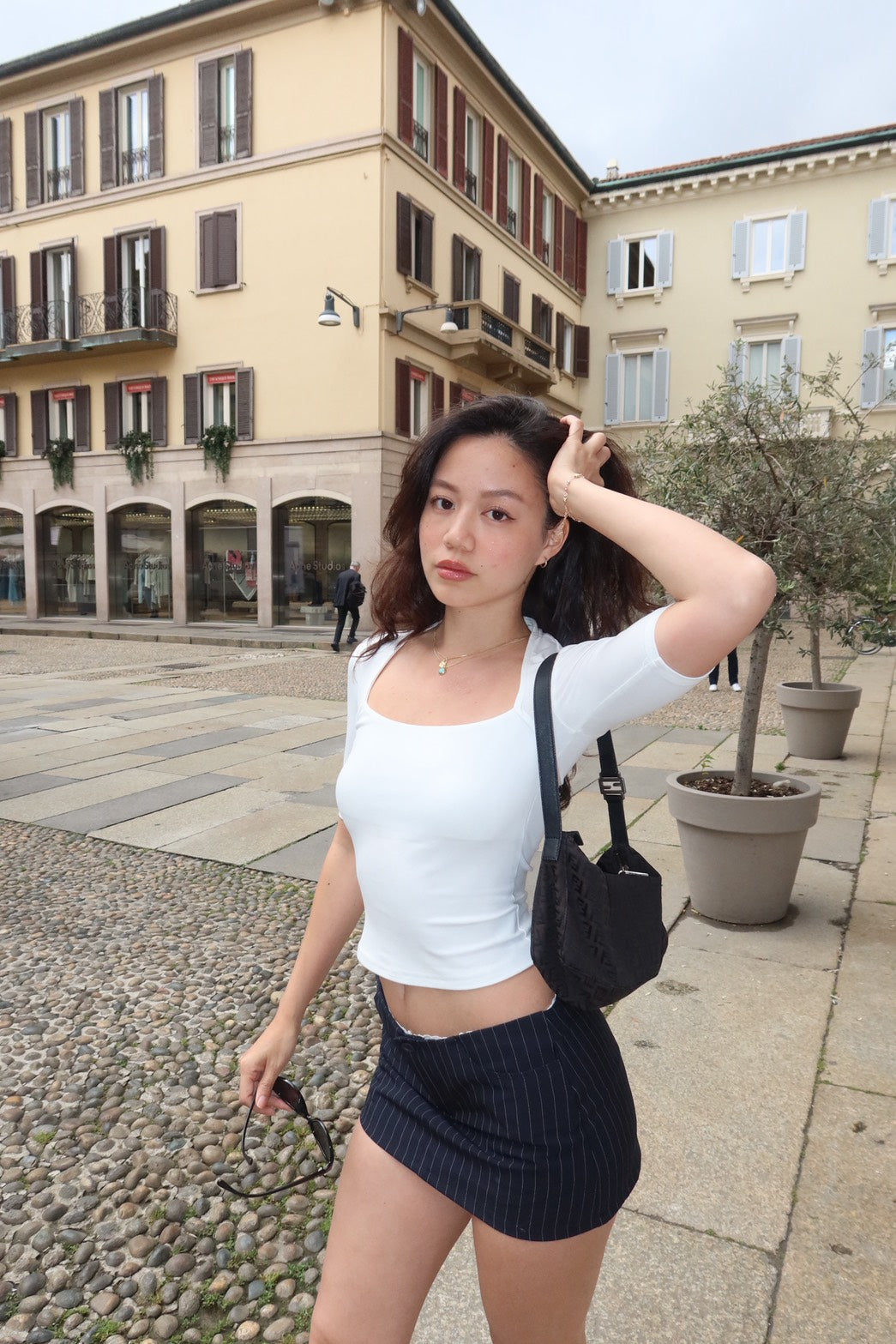 必買𝟐𝟎𝟎𝟎𝐬 𝐢𝐭 𝐠𝐢𝐫𝐥 𝐬𝐪𝐮𝐚𝐫𝐞 𝐭𝐨𝐩 🤍🥂
