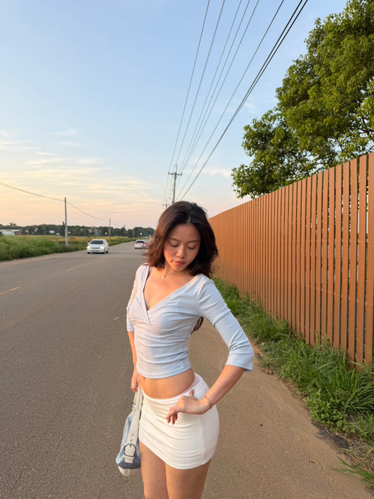 Must buy!🌬️𝐁𝐥𝐮𝐞 𝐁𝐫𝐞𝐞𝐳𝐞 𝐓𝐨𝐩🩵
