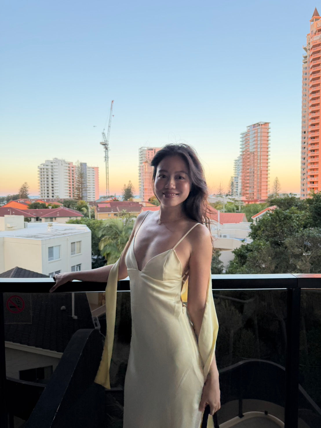 𝐆𝐨𝐥𝐝𝐞𝐧 𝐇𝐨𝐮𝐫 𝐃𝐫𝐞𝐬𝐬🌆🍸