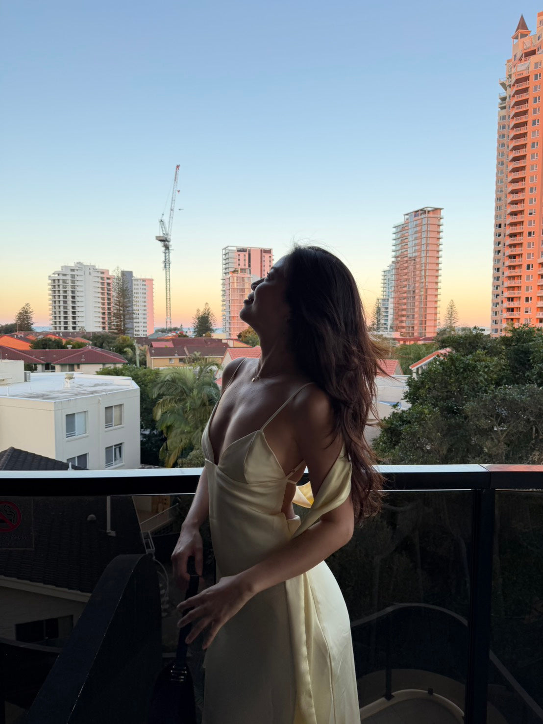 𝐆𝐨𝐥𝐝𝐞𝐧 𝐇𝐨𝐮𝐫 𝐃𝐫𝐞𝐬𝐬🌆🍸