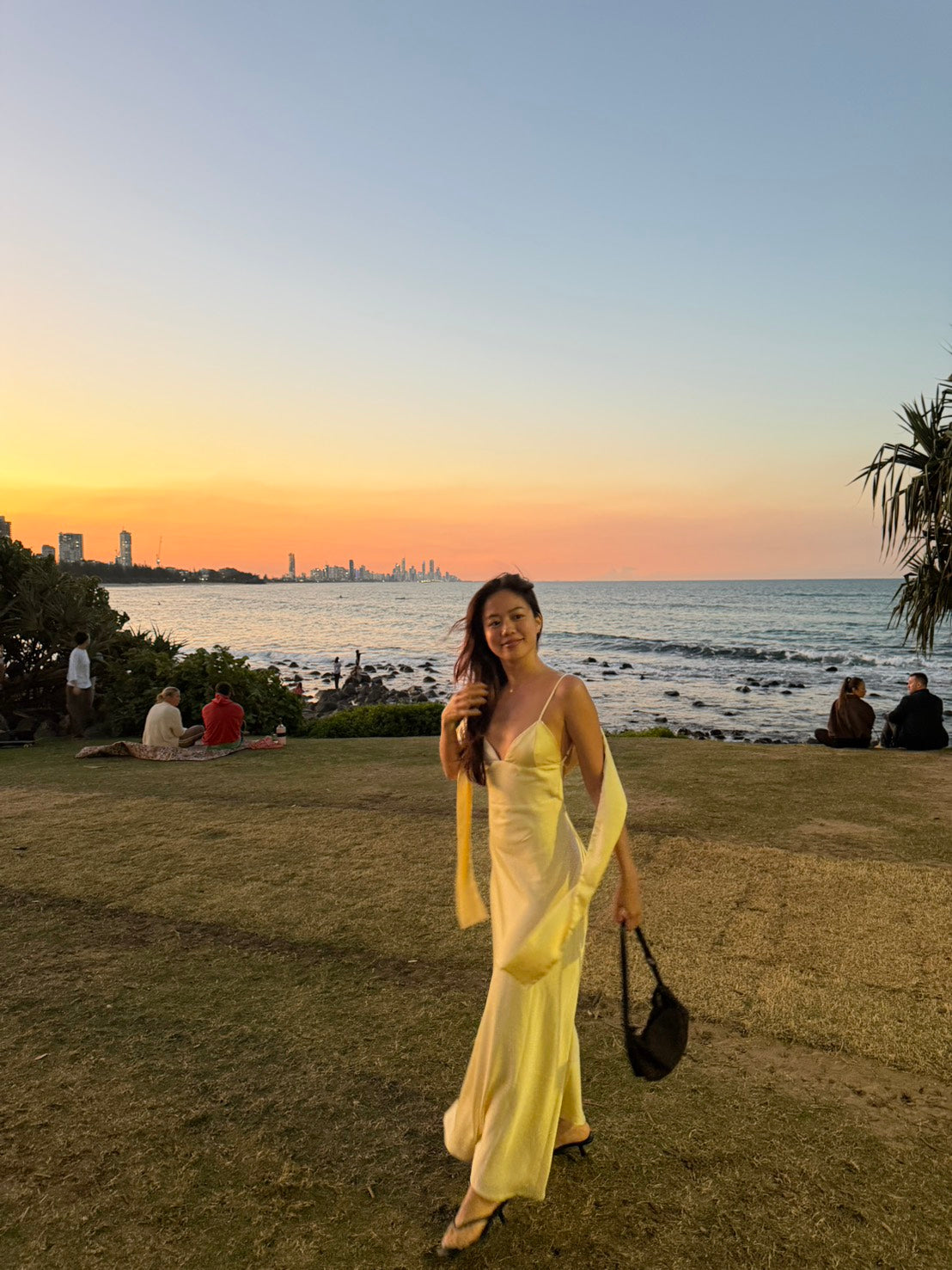 𝐆𝐨𝐥𝐝𝐞𝐧 𝐇𝐨𝐮𝐫 𝐃𝐫𝐞𝐬𝐬🌆🍸