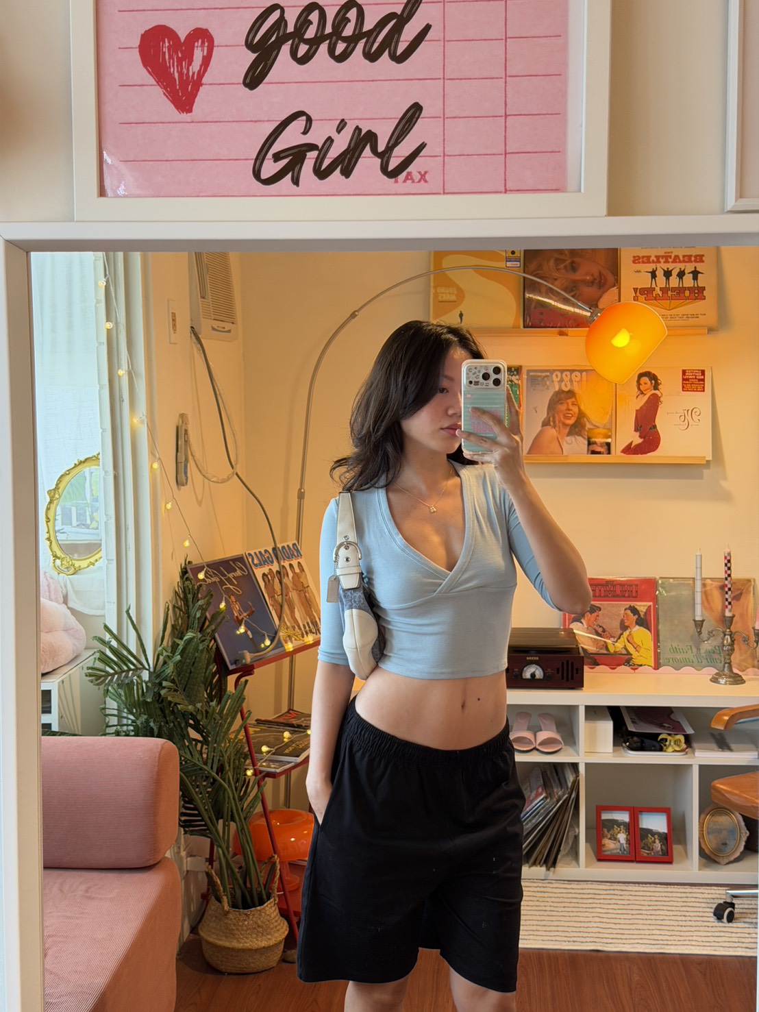 𝐁𝐥𝐮𝐞 𝐇𝐨𝐮𝐫 𝐕 𝐓𝐨𝐩 🩵
