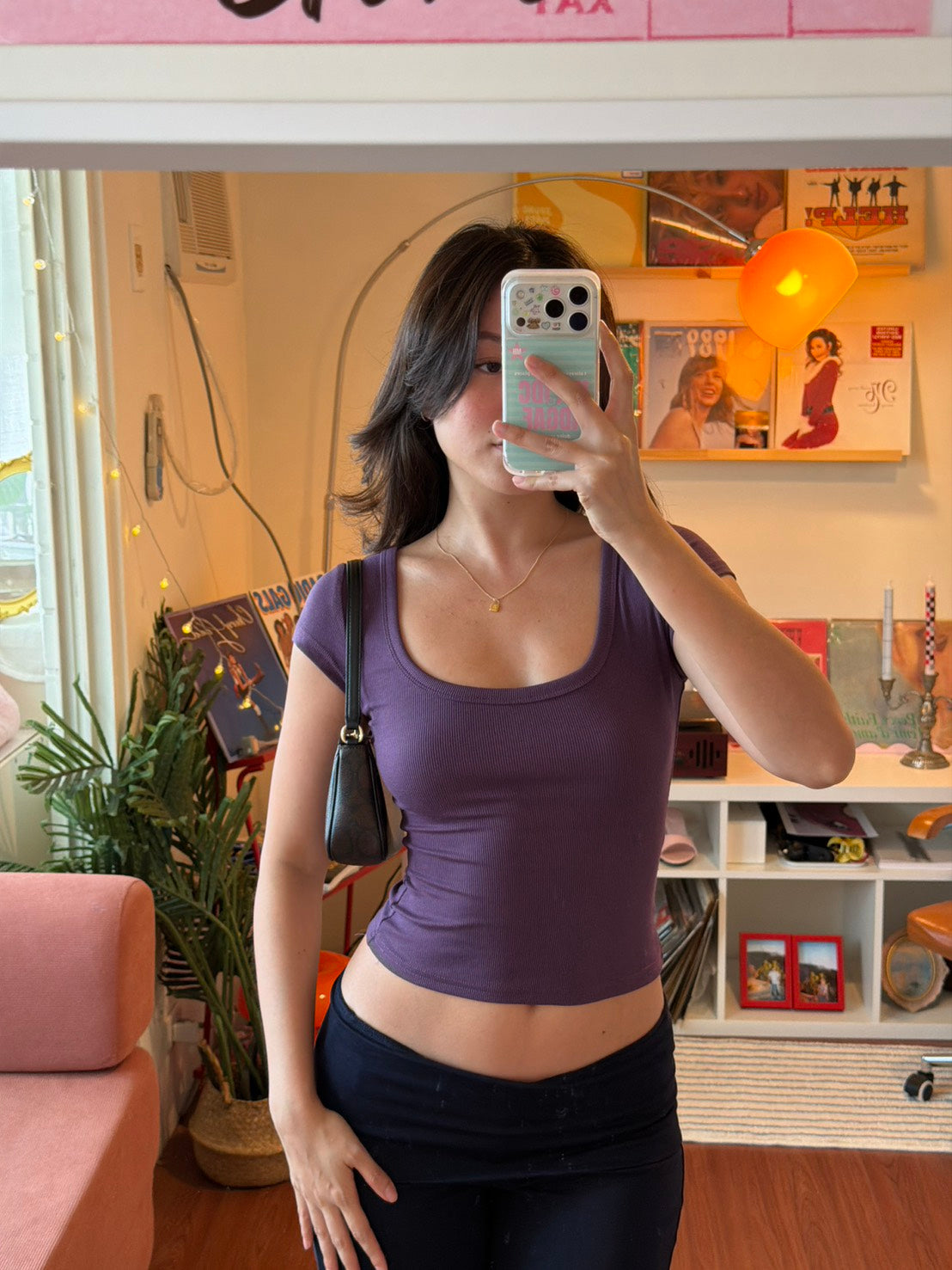 𝐆𝐫𝐚𝐩𝐞 𝐒𝐪𝐮𝐚𝐫𝐞 𝐓𝐞𝐞 🍇